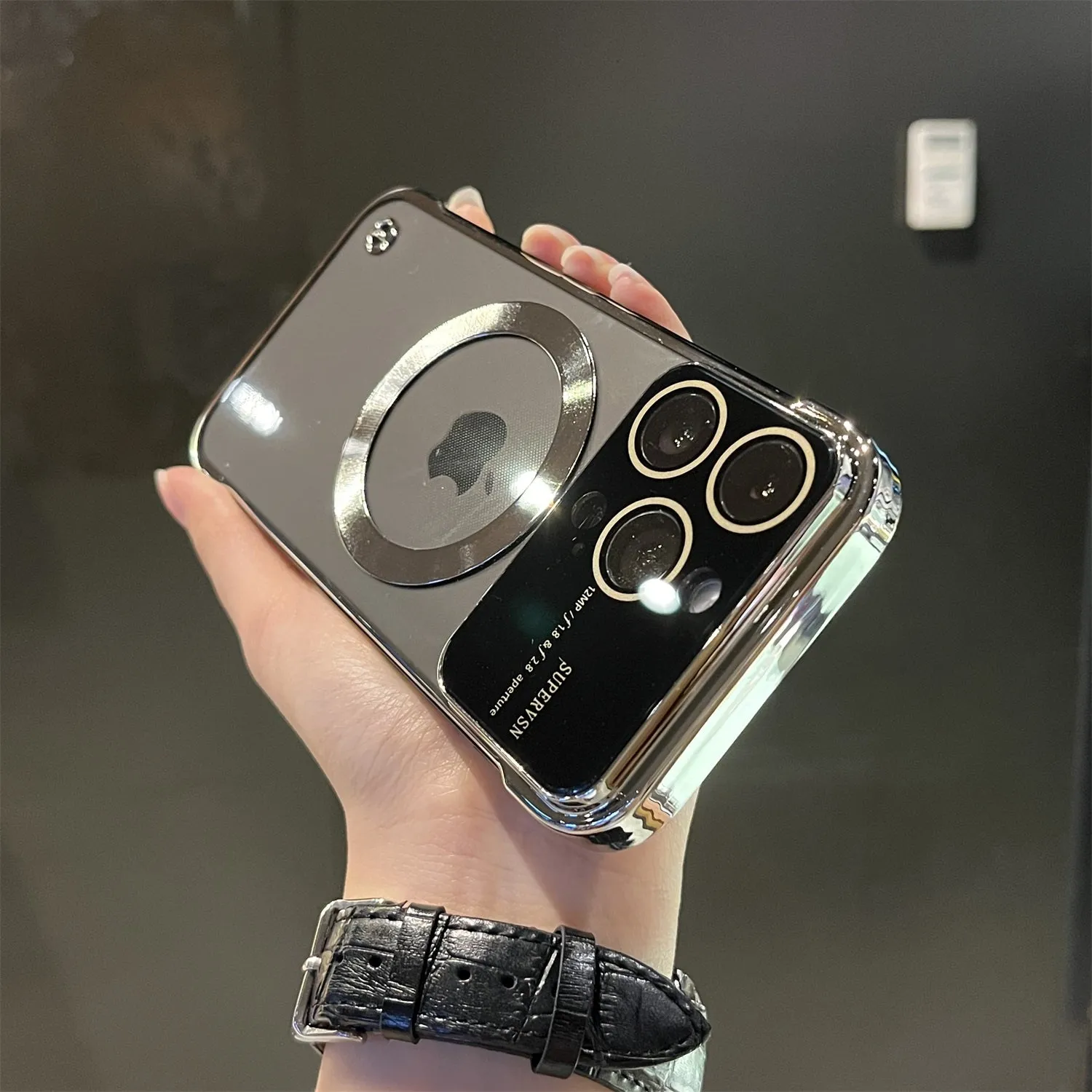 Magnetic iPhone Case Borderless Single Circle